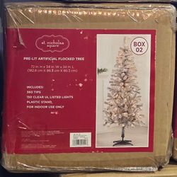 6ft Christmas Tree Flocked With Clear Lights 