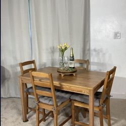IKEA Compact Kitchen Dining Table & 4 Chairs With Seat Cushions / Mesa Comedor Compacto Y 4 Sillas
