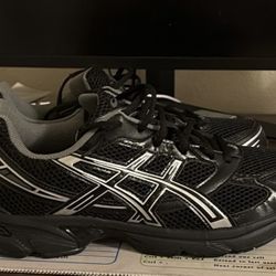 Size 11 asics gel 1130