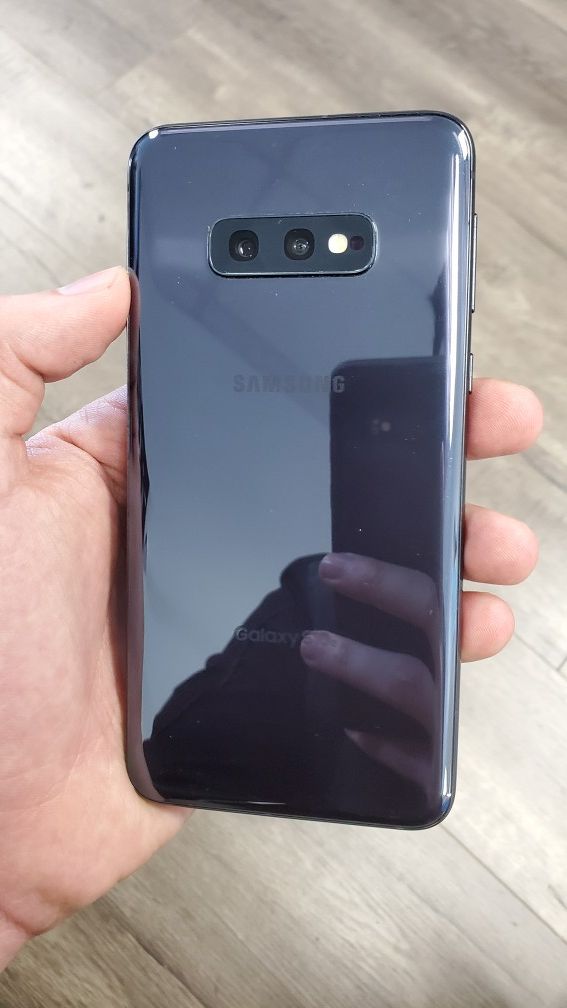 Galaxy S10e Unlocked 128GB *COMPATIBLE with all CARRIERS