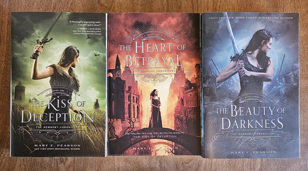 The Remnant Chronicles By Mary E. Pearson