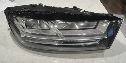 2017 2018 2019 Audi Q7 RH Passenger Side LED Headlight OEM 4M0.941.034.B