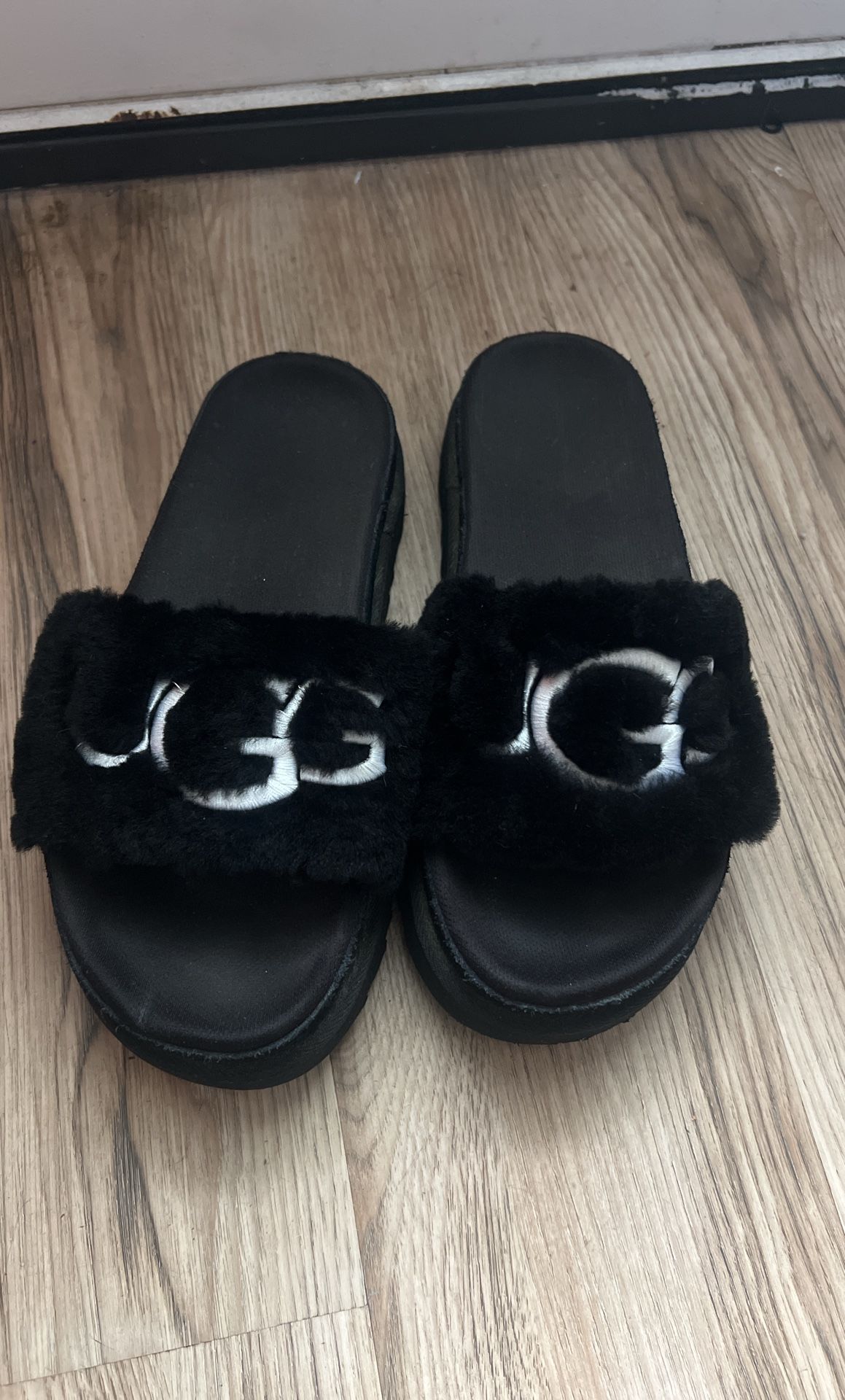 Ugg Slides