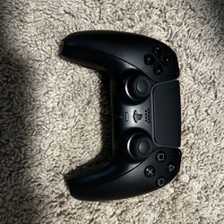 PS5 Controllers 