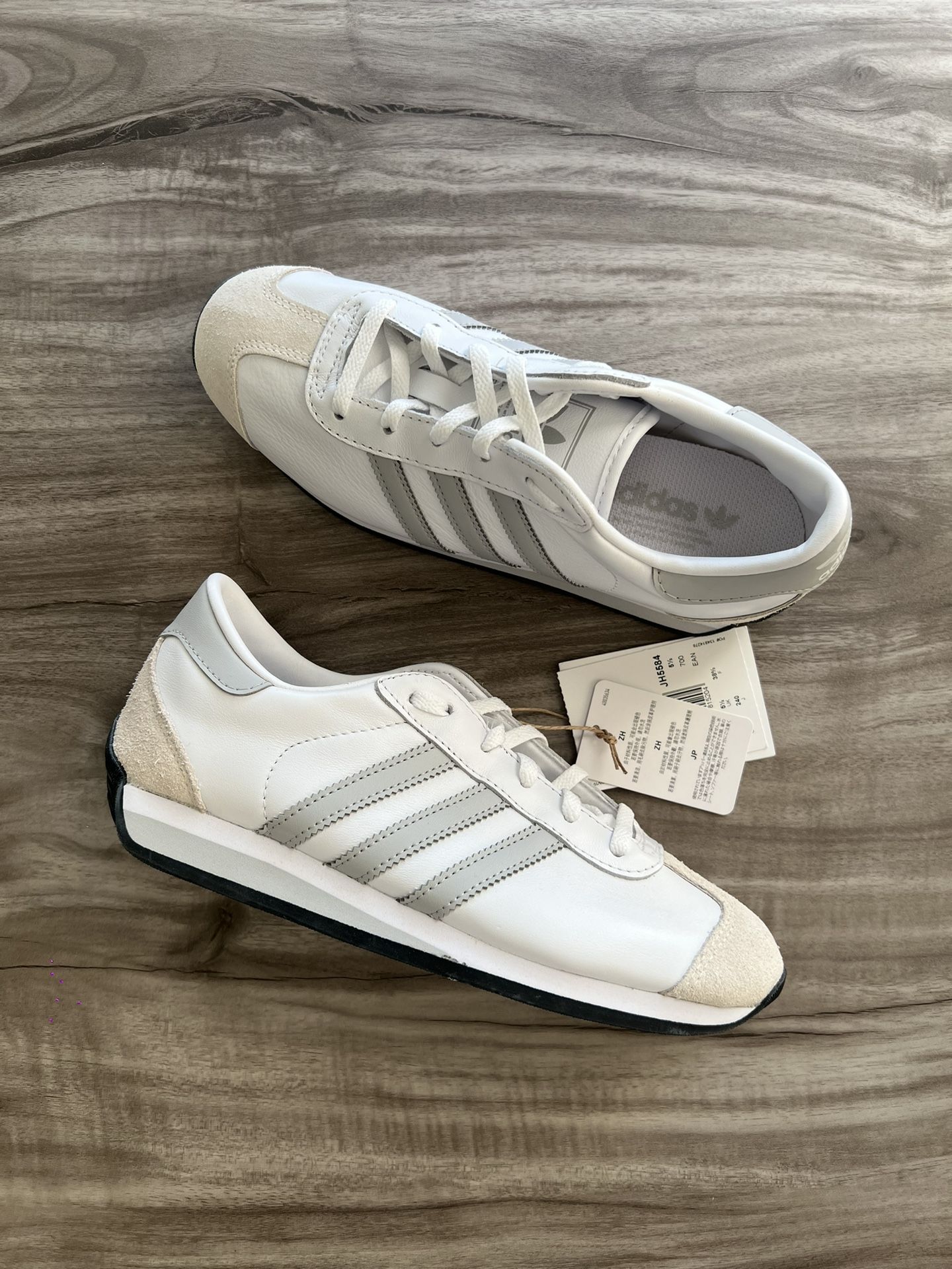 Adidas Original Country 2 Size 6 Men’s/7.5 Womens