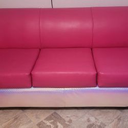 Sofá Cama/ Sofa-bed Great Condition vinyl Beautiful Pink bed is full size 82x33" Sofa measures