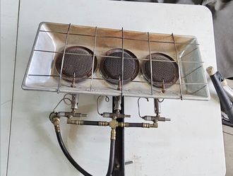 Mr. Heater 3 burner heater- attaches to propane tank