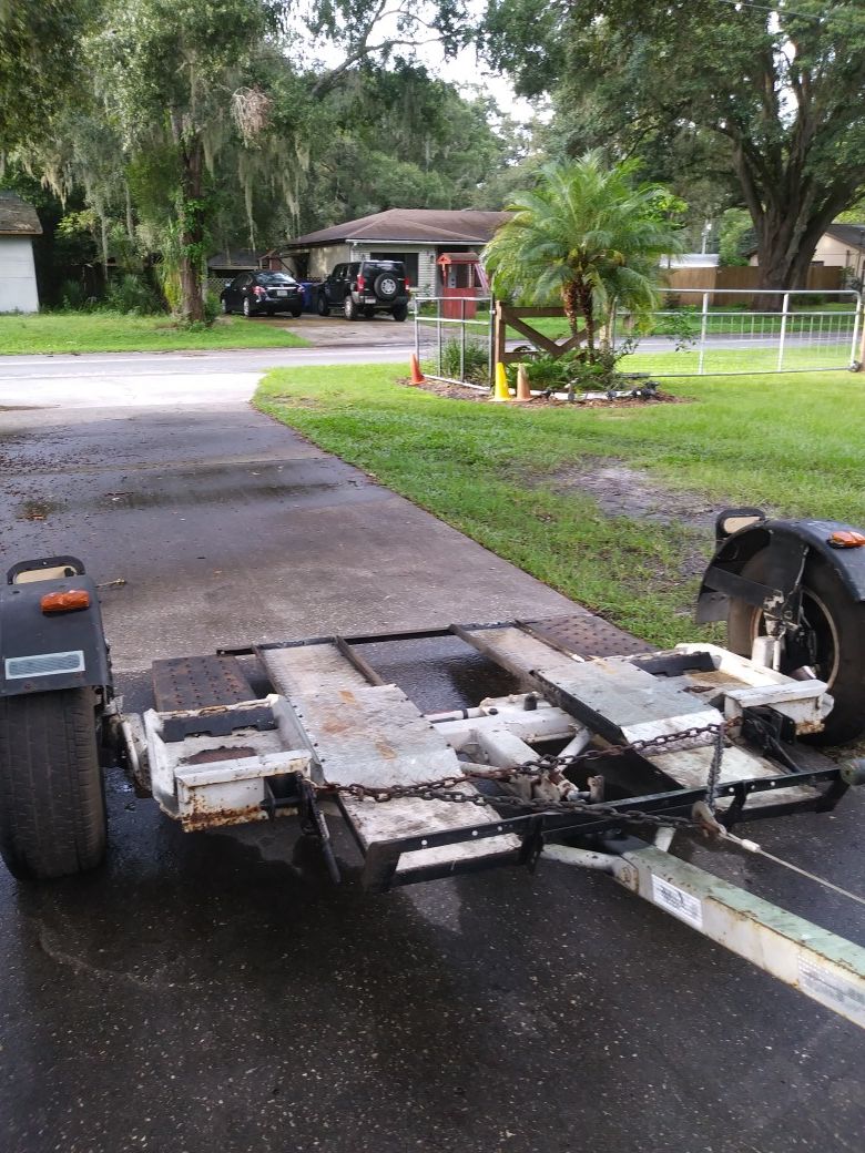 Tow dolly