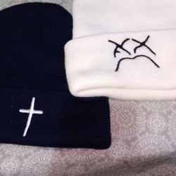 2 Beanies 