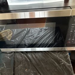 Barely Used Samsung Large Capacity Microwave 