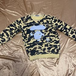  Size M Bape Sweater 100$