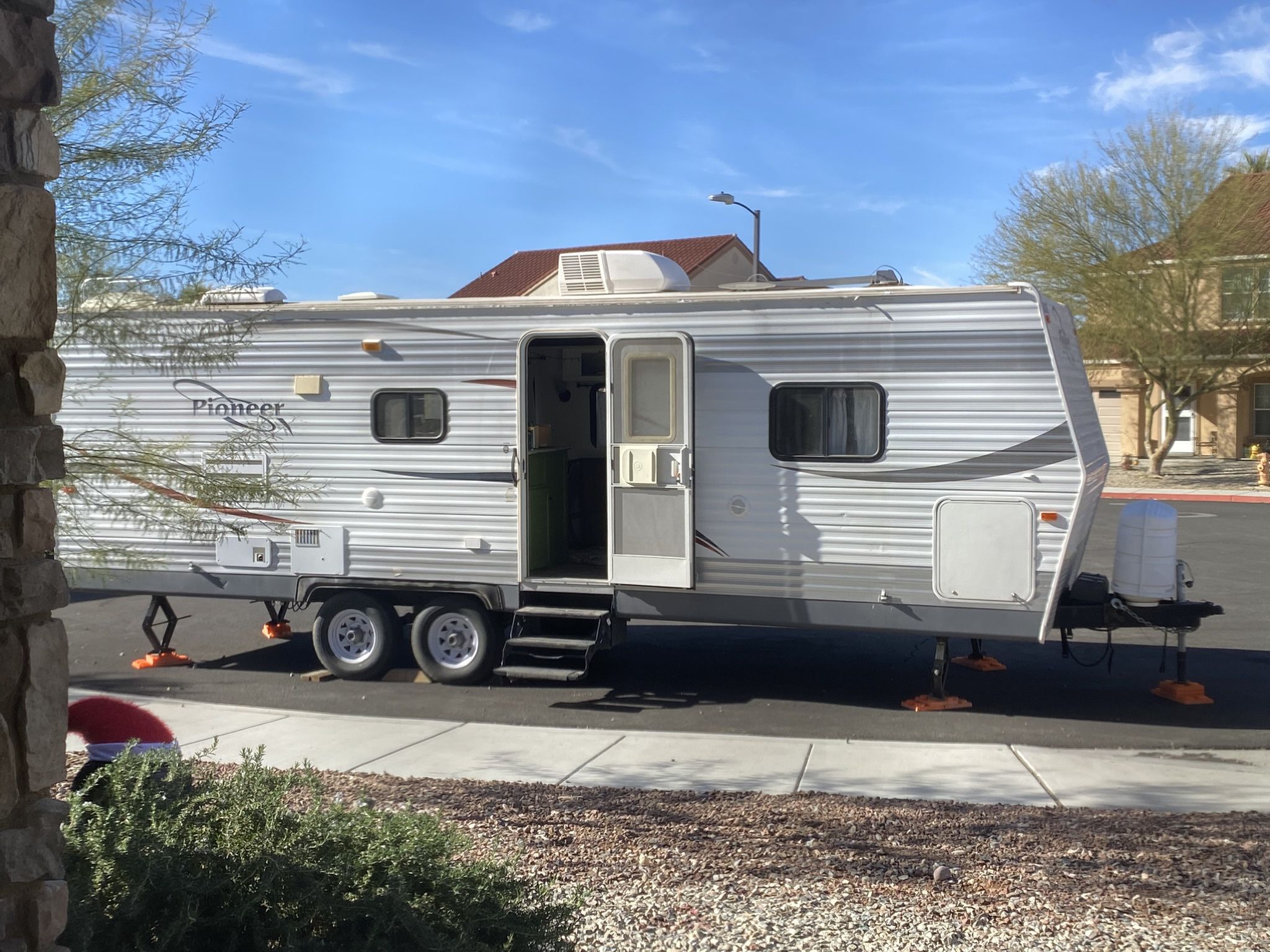 2008 Travel trailer Fleetwood pioneer