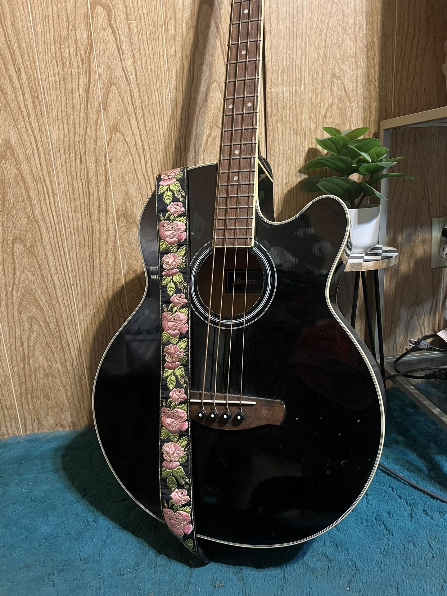 Bajoloche Ibanez Bass Guitar