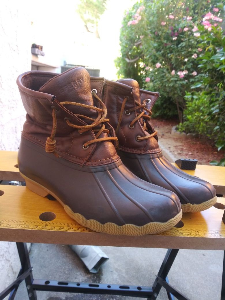 Sperry saltwater boot t.moro. girls size 4.