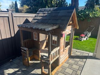 Kids outdoor playhouse