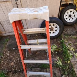 4 Foot Foldable Ladders 