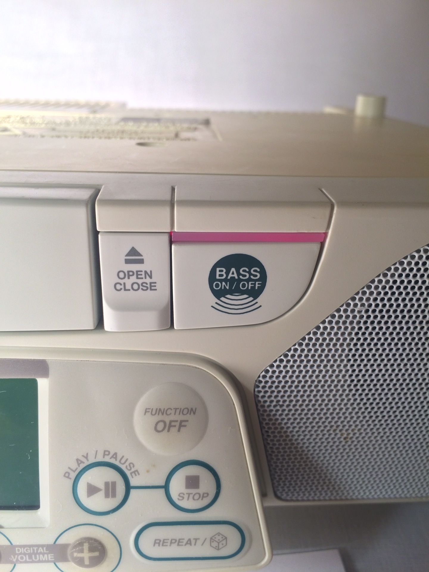 GE Spacemaker 75290 under CD player / radio w/light for Sale