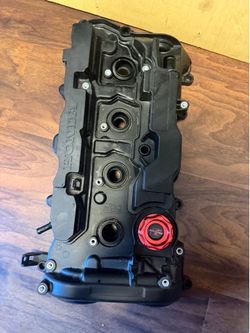 OEM Honda civic type r valve Cover with Ktuned cap.