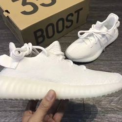 Yeezy Boost 350 V2 ‘Triple White’⚪️⚪️⚪️⚪️