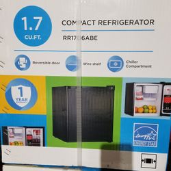 Hisense Compact Refrigerator 