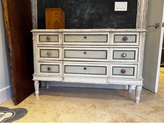 Dresser drawer