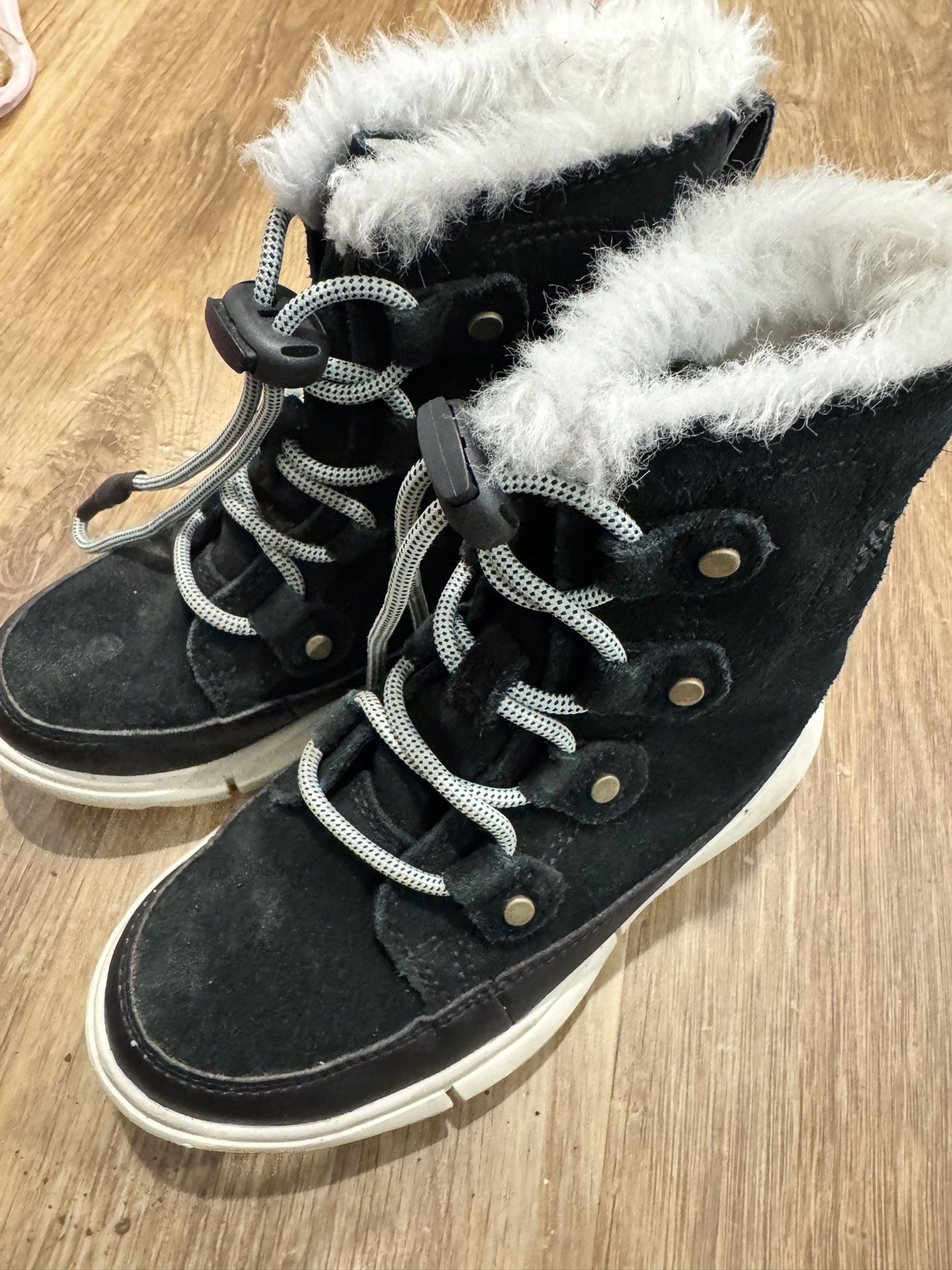 Girls Sorel snow boot