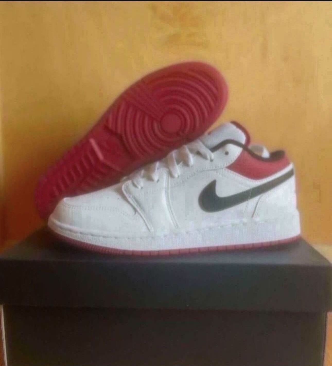Nike Air Jordan 1 Low GS White Gym Red Black Size 6.5Y/8 Womens Brand New