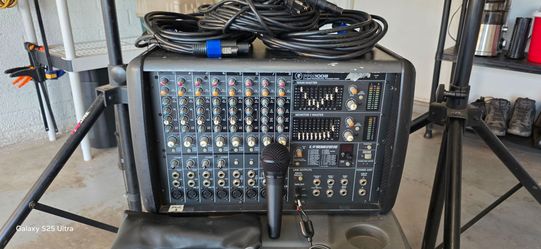 Mackie PPM1008 Powered Mixer Console 8-Channel EQ Compression XLR Line Out