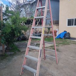 ESCALERA DE 8. PIES DE FIBRA BUENAS CONDICIONES