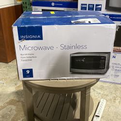 insignia  0.9  Cu. Ft microwave-stainless  2 PCs $75