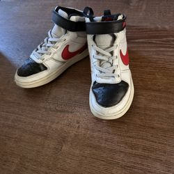 Kid Nike High Top Court Borough White Black Red Size 13C