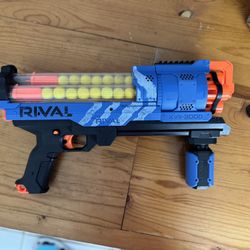 2 nerf Blasters 