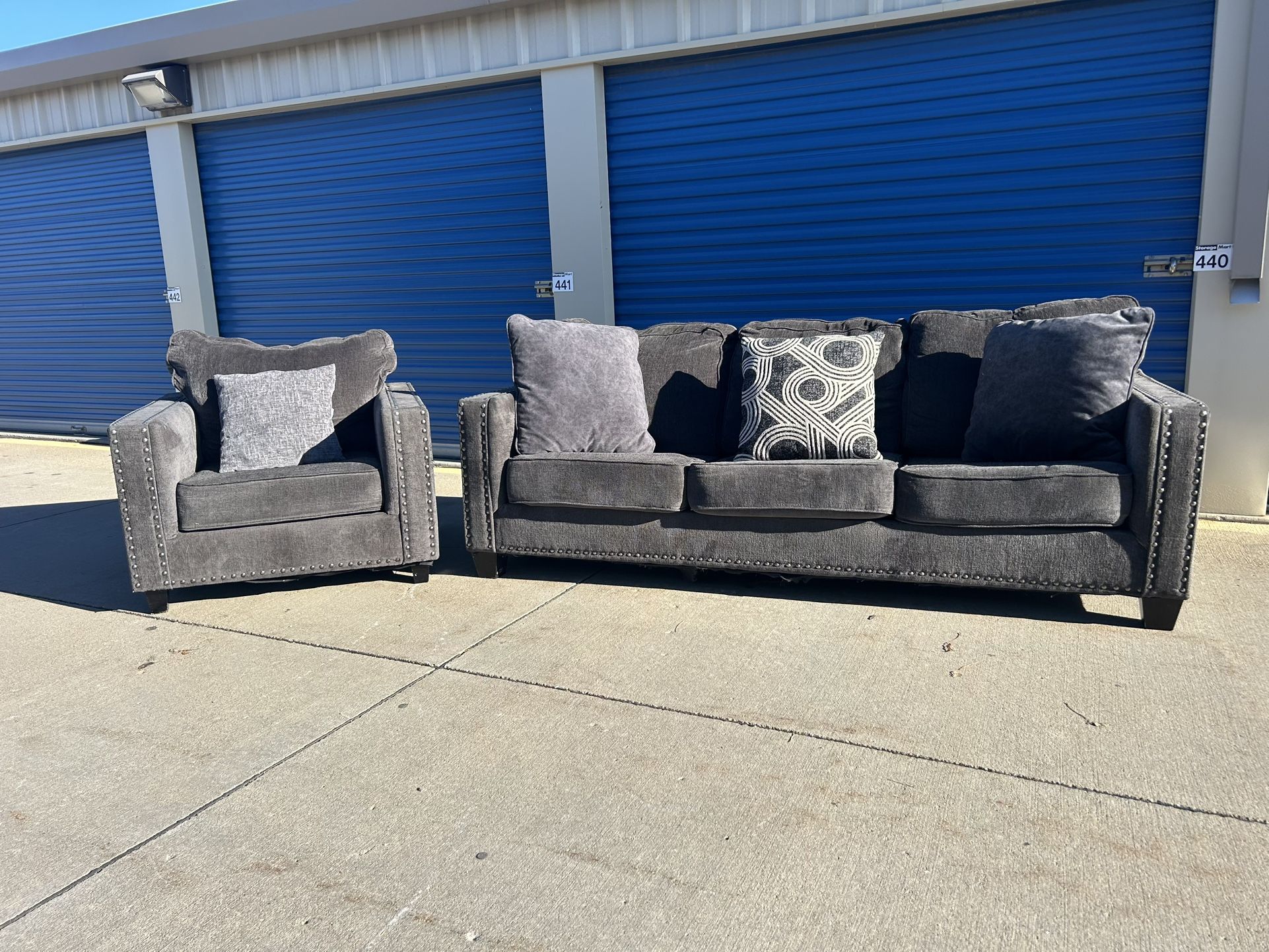 DELIVERY AVAILABLE 🚚🚛🚚 awesome Couch And Chair