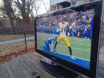 32" SAMSUNG 1080P HDTV WITH ROKU REMOTE CONTROL $100 FINAL PRICE READ DESCRIPTION AND SEE ALL PICTURES