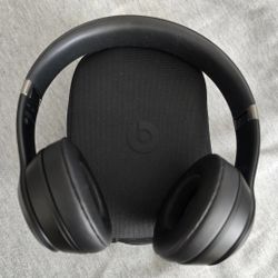 Beats by Dr. Dre Solo 4 Wireless On-Ear Headphones with Case - Black 