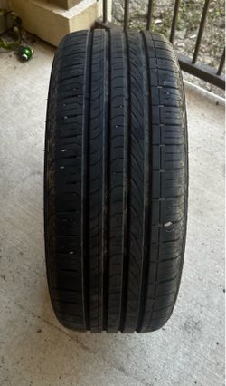 Sceptor tire 215/45R17 91V