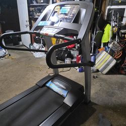 Tredmill  . Life Fitness Tredmill 