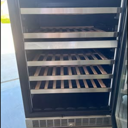 Wine refrigerator