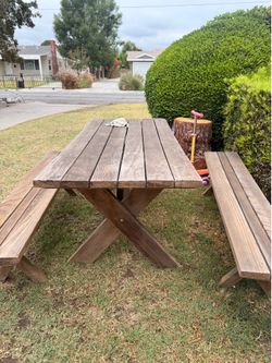 Wood picnic table