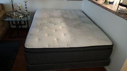 14 " pillow top Queen mattress set
