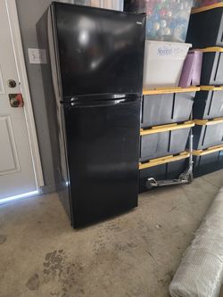Haler refrigerator great condition