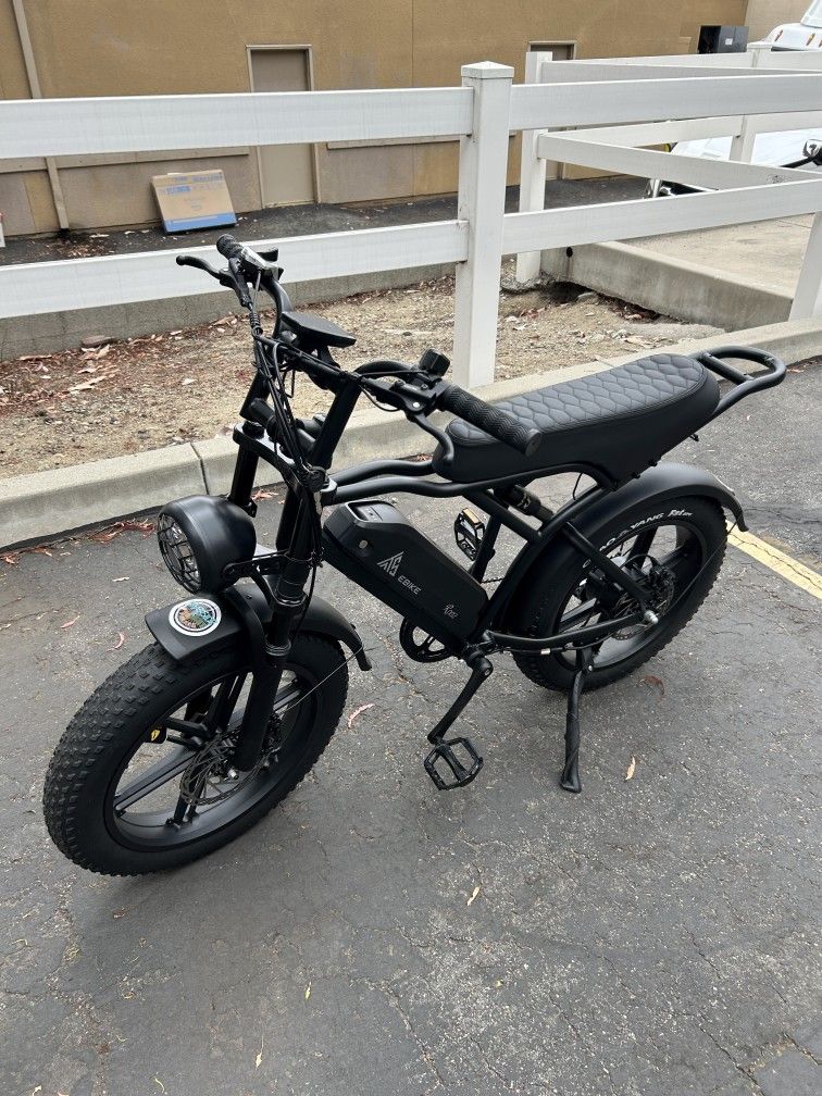 π² TST R002 20" Fat Tire Moped-Style E-Bike β 1500W Motor β 28 MPH β Black Only π²