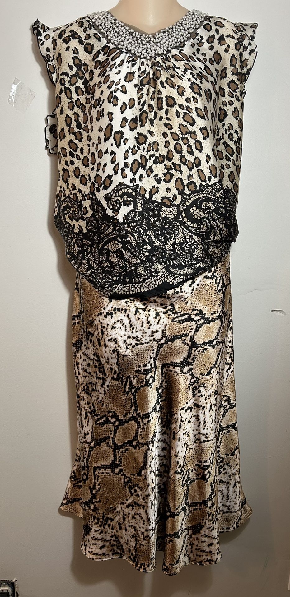 Women's stylish set - blouse and skirt.Size L. $30.