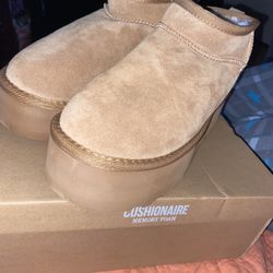 Cushionaire Womens boots Size 10