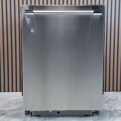 Thermador Emerald 24" Stainless Steel Top Control Built In Dishwasher with 16 Place Setting Capacity, 8 Wash Cycles (DWHD640EFP-D-2469)