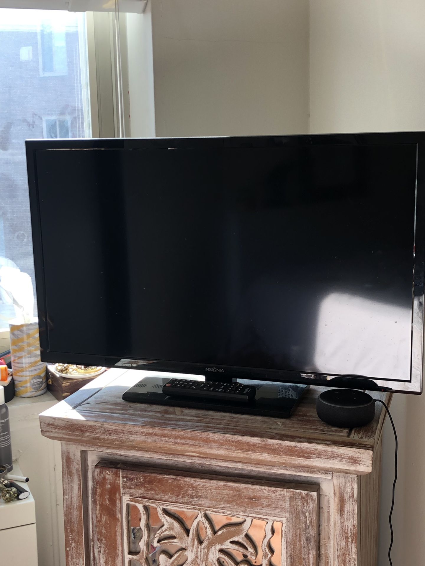32” Insignia TV & remote control
