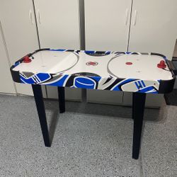 Game room air hockey table