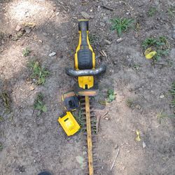 DeWalt 20v Max Hedge Cutter And Battery No Charger