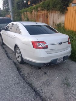 2011 Ford Taurus