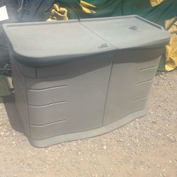 RubberMaid Shed 55 Inches Long By 27 Inches Wide And 36 Inches High